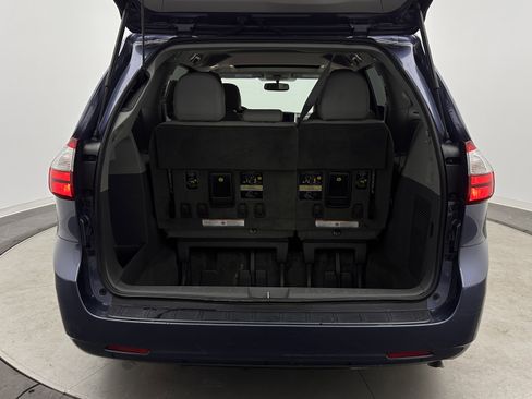 Used 2017 Toyota Sienna XLE image 30
