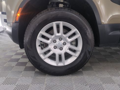 Used 2023 Land Rover Defender 90 S AWD/4WD image 28