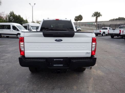 Used 2022 Ford F250 XL w/ Power Equipment Group image 4