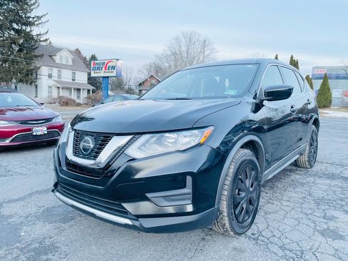Used 2018 Nissan Rogue S image 1