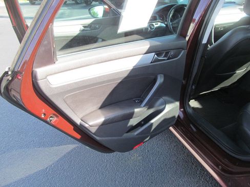 Used 2012 Volkswagen Passat 2.5 SE image 16