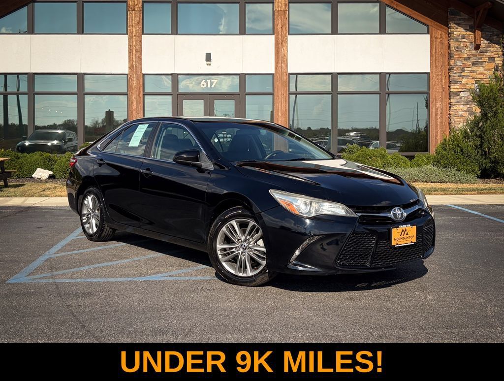 Used 2015 Toyota Camry SE FWD image 1