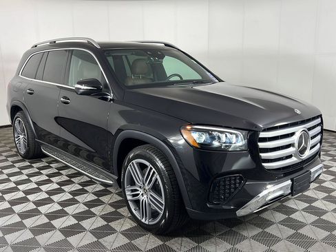 Certified 2025 Mercedes-Benz GLS 450 4MATIC image 23