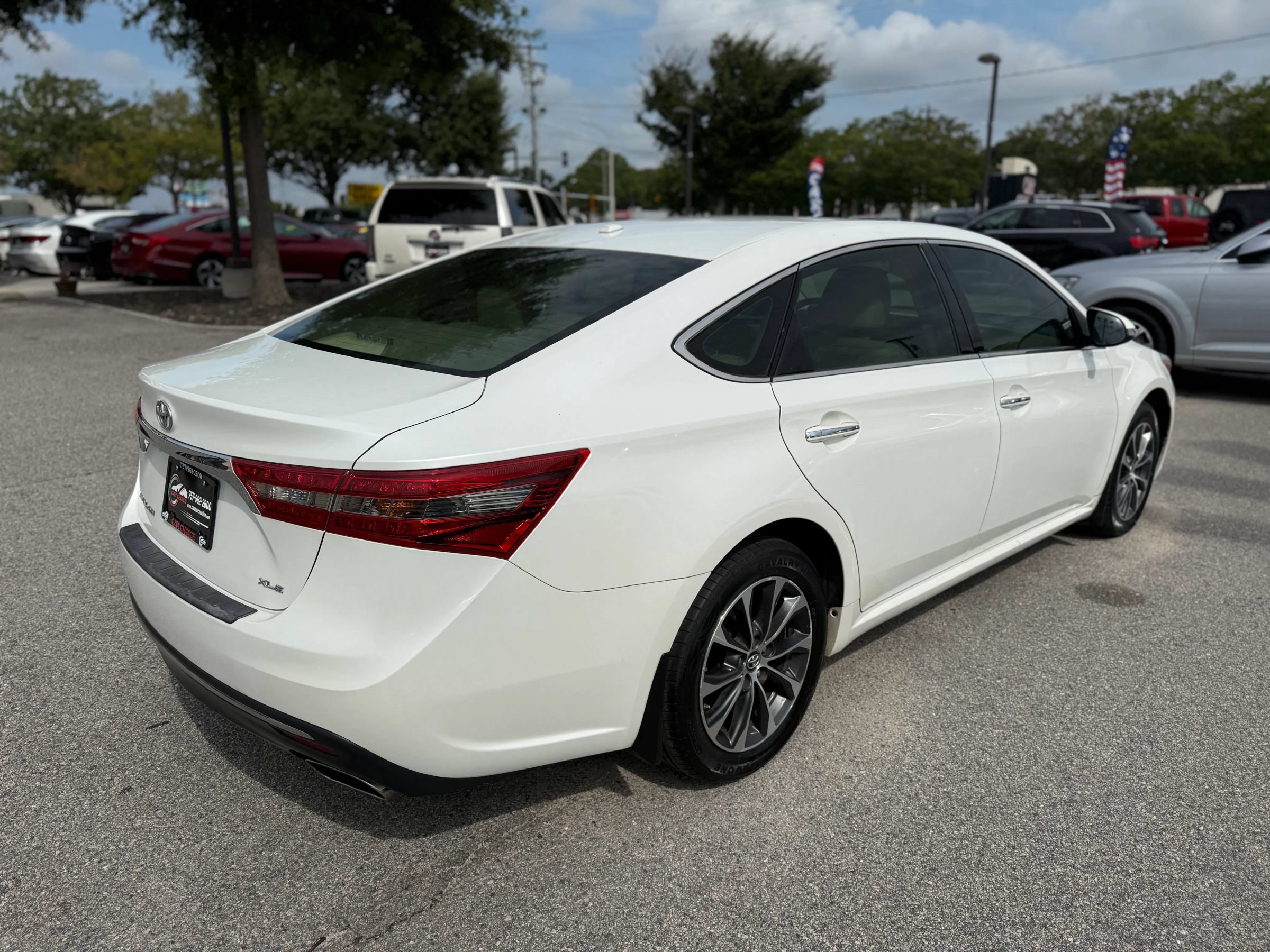 Used 2018 Toyota Avalon XLE Premium FWD image 8