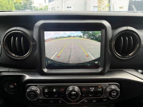 Used 2021 Jeep Wrangler Unlimited Sahara AWD/4WD image 17
