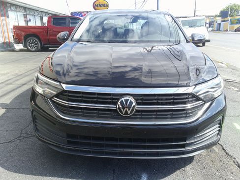 Used 2024 Volkswagen Jetta SE FWD image 4