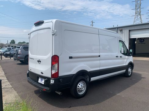 Used 2024 Ford Transit 250 148 Medium Roof Extended AWD image 3