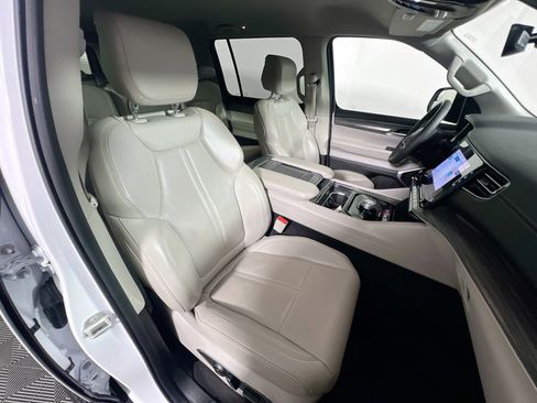 Used 2024 Jeep Wagoneer L Series II image 30