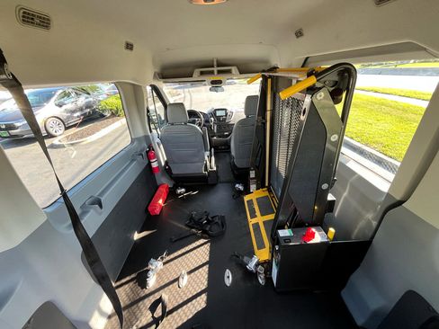 Used 2017 Ford Transit 350 XL image 33