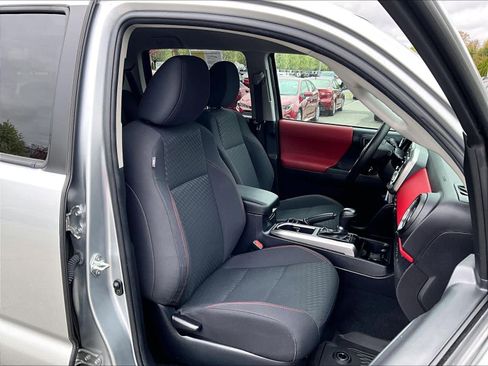 Used 2022 Toyota Tacoma SR5 AWD/4WD image 11
