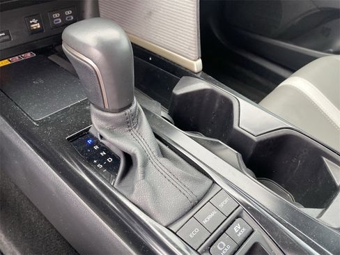 Certified 2025 Toyota Camry SE w/ Convenience Package image 12