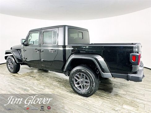 New 2025 Jeep Gladiator Sport image 6