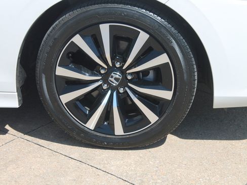 Used 2024 Honda Civic EX image 3