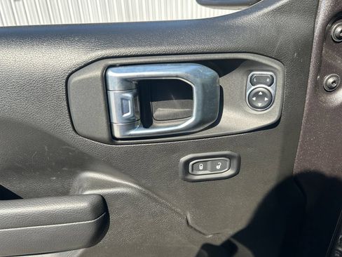 Used 2025 Jeep Wrangler Unlimited Sport AWD/4WD image 30