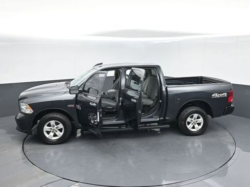 Used 2018 RAM 1500 Express AWD/4WD image 55
