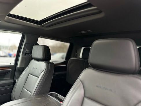 Used 2025 GMC Sierra 1500 Denali AWD/4WD image 12