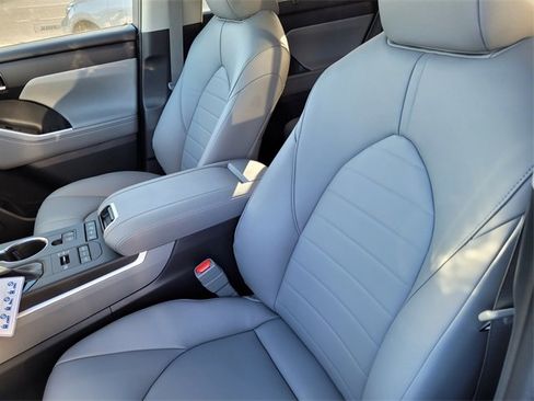 New 2022 Toyota Highlander XLE image 22