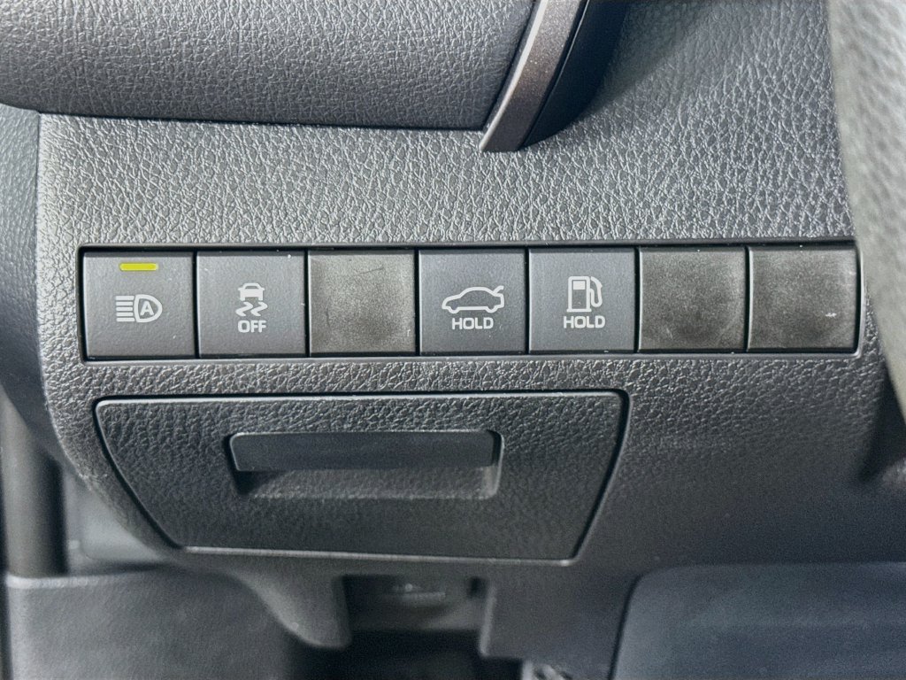 Used 2021 Toyota Camry LE w/ Carpet Mat Package (TMS) FWD image 19