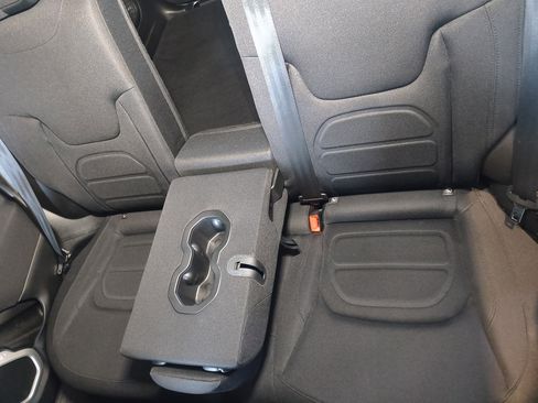 Used 2018 Jeep Renegade Latitude w/ Cold Weather Group image 25