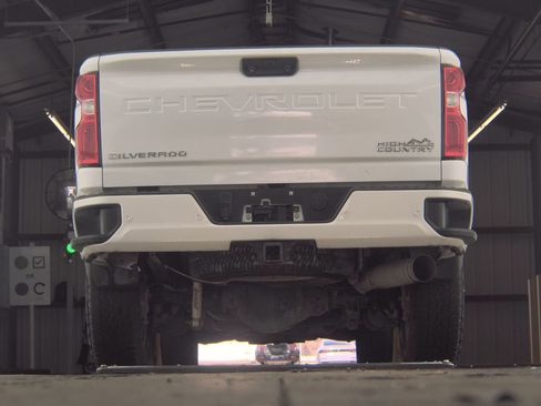 Used 2022 Chevrolet Silverado 2500 High Country w/ Safety Package II image 7