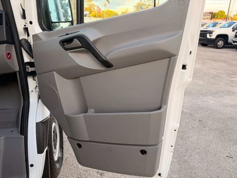 Used 2018 Mercedes-Benz Sprinter 2500 image 18
