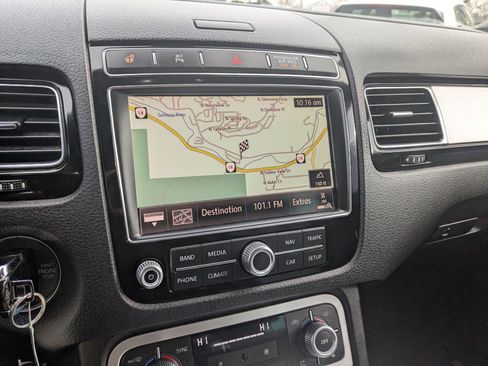 Used 2017 Volkswagen Touareg Wolfsburg Edition image 19