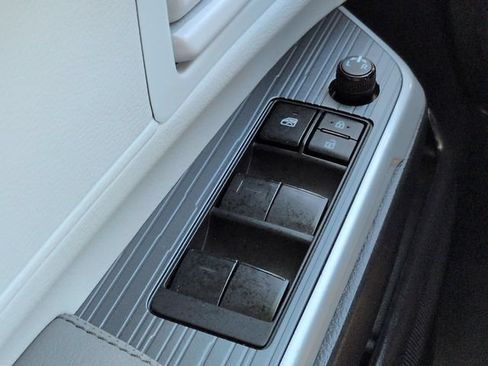 Certified 2025 Toyota Sienna LE FWD image 22