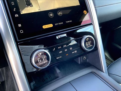 Used 2023 Land Rover Discovery Metropolitan Edition image 31