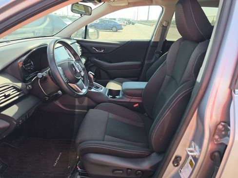 Used 2025 Subaru Outback Premium AWD/4WD image 2