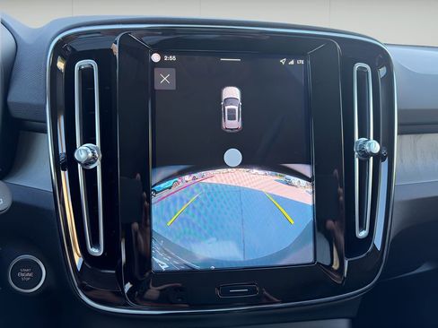 New 2026 Volvo XC40 B4 Core w/ Protection Package image 10