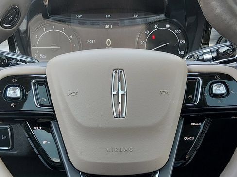 Used 2021 Lincoln Corsair AWD w/ Premium Package image 22