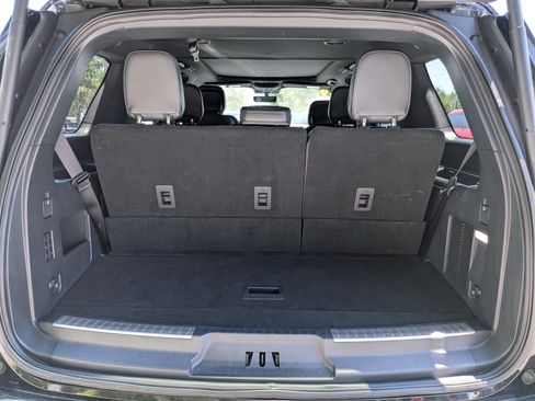 Used 2024 Lincoln Navigator Premiere AWD/4WD image 12