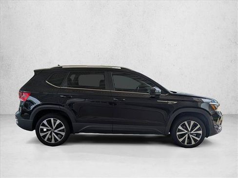 Used 2024 Volkswagen Taos SE FWD image 4
