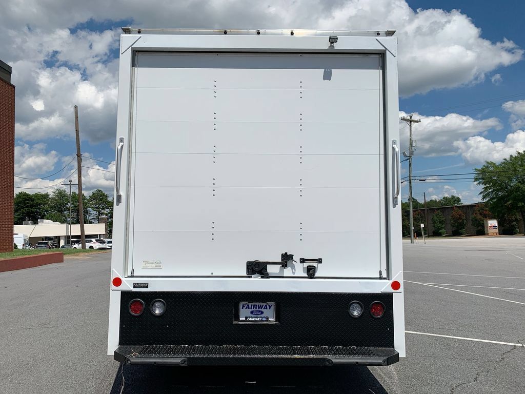 Used 2024 Ford E-350 and Econoline 350 Super Duty w/ Driver's Safety Package RWD image 8