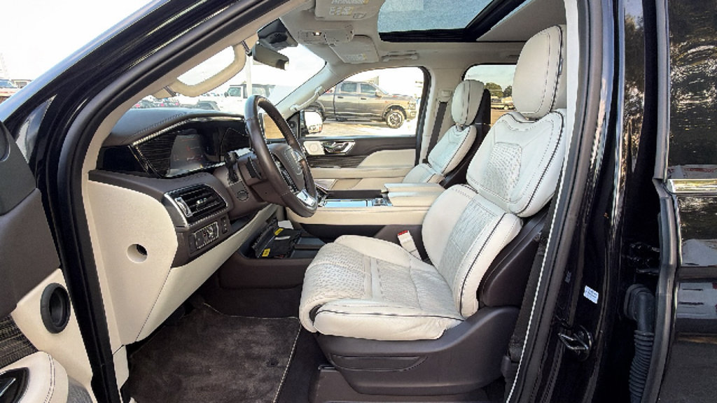 Used 2022 Lincoln Navigator Black Label AWD/4WD image 15