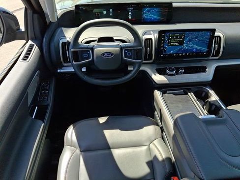 Used 2025 Ford Expedition Active AWD/4WD image 11