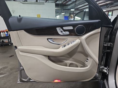 Used 2019 Mercedes-Benz GLC 300 4MATIC image 27