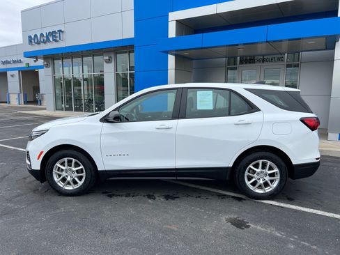 Used 2024 Chevrolet Equinox LS FWD image 2