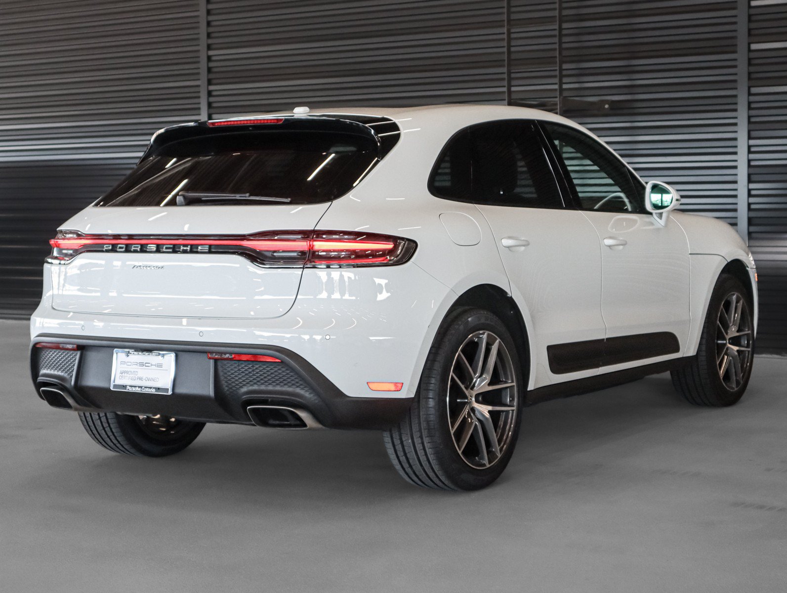 Certified 2024 Porsche Macan AWD/4WD image 10