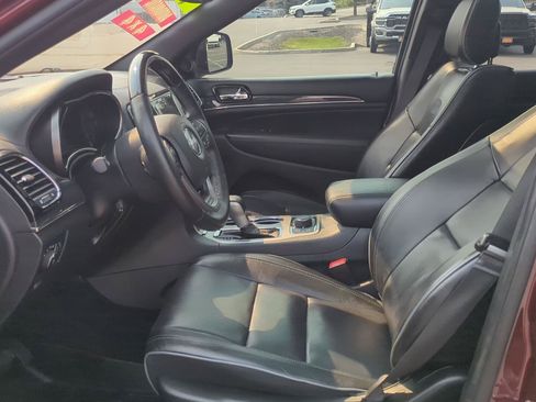 Used 2019 Jeep Grand Cherokee Overland AWD/4WD image 14