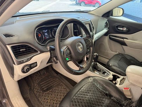 Used 2020 Jeep Cherokee Latitude Plus AWD/4WD image 12