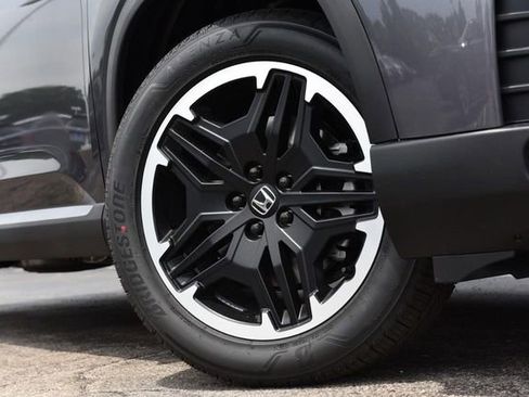 New 2026 Honda Pilot Touring image 3