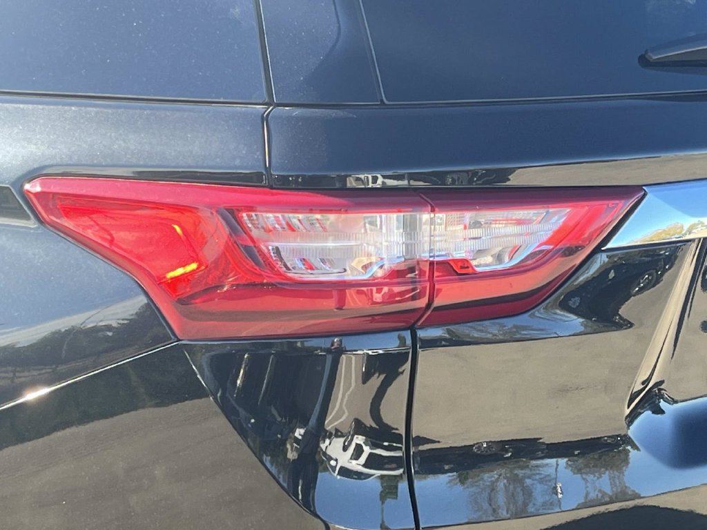 Used 2018 Chevrolet Traverse LT w/ LPO, 'HIT The Road' Package FWD image 10