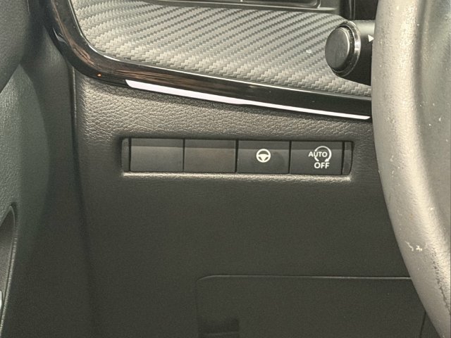 Used 2025 Nissan Kicks SR FWD image 32