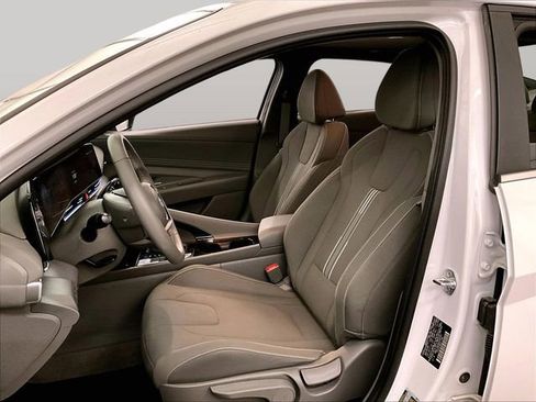 Used 2024 Hyundai Elantra SEL w/ Convenience Package FWD image 24