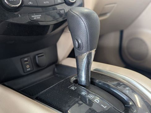 Used 2016 Nissan Rogue SV AWD/4WD image 20