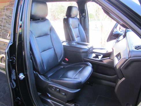 Used 2023 Chevrolet Suburban LS image 24