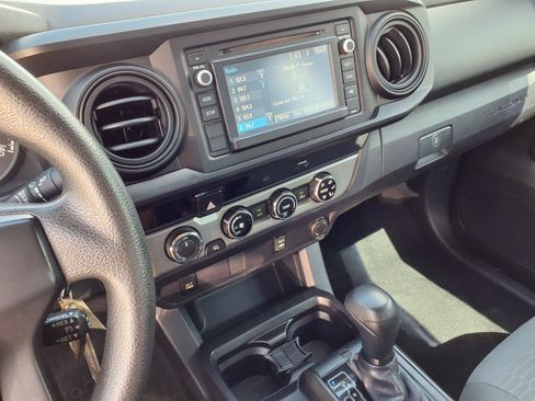 Used 2017 Toyota Tacoma SR AWD/4WD image 8