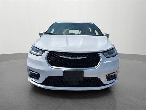 Used 2021 Chrysler Pacifica Pinnacle image 4