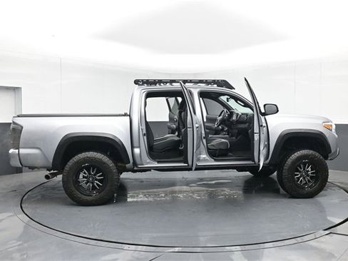 Used 2021 Toyota Tacoma TRD Off-Road image 50